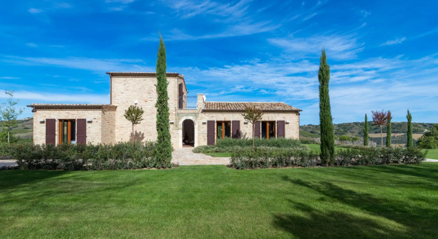 Borgo Da Monte 8 in Monteprandone, Rezervovat Hotel  