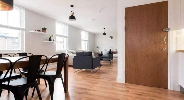 Amazing Modern 2 Bedroom Apartment in Zone 1!, Varaa Huoneisto Asunnot kohteessa Merseyside, Huoneisto