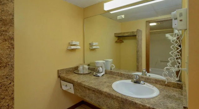 Четырёхместный номер Standard с балконом Vacation Lodge