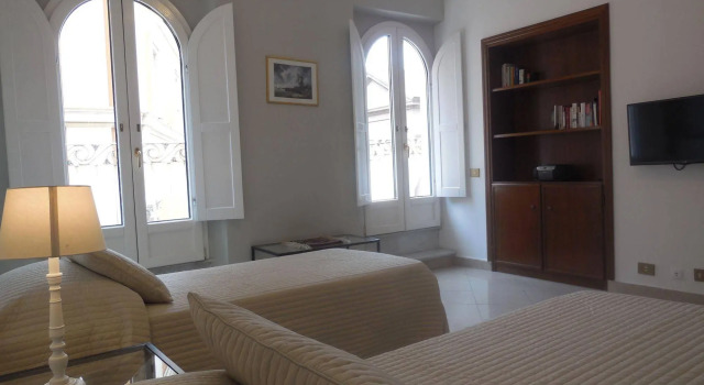 Italy Rents Spanish Steps, Забронировать Отель Спанья Рим, рядом с Площадь Фламинио