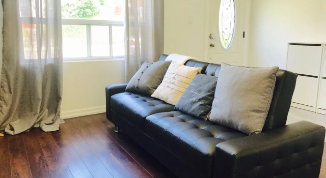 Comfy 2 Bed House, Varaa Hotelli Toronto 