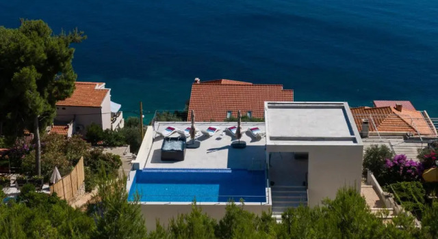 Вилла с 3 комнатами с видом на море Villa Desire