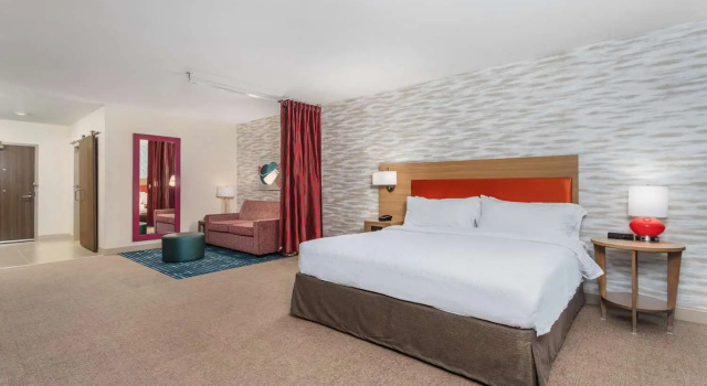 Трёхместный люкс Home2 Suites By Hilton Cedar Rapids Westdale