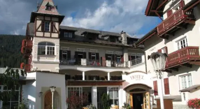Hotel Bachmann, Забронировать Отель Отели в центре Виллабасса, в центре, Завтраки