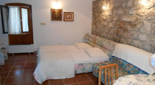 Tranquity Studio Apartment Ika