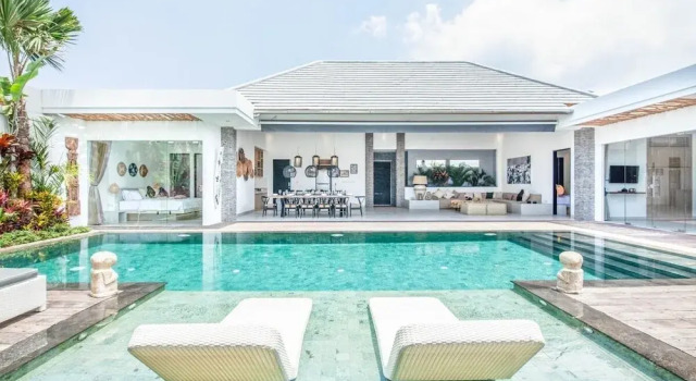 Вилла Spectacular 4BR Villa, 400m to Beachfront Elegance