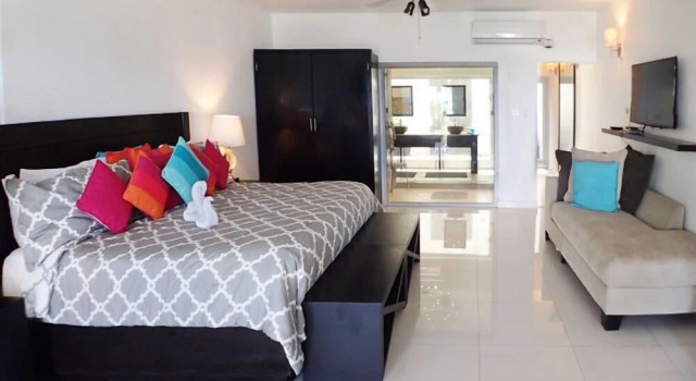 Dreamtime by the Sea, Montego Bay 6BR, Забронировать Вилла Отели Монтего-Бэй с парковкой, Парковка