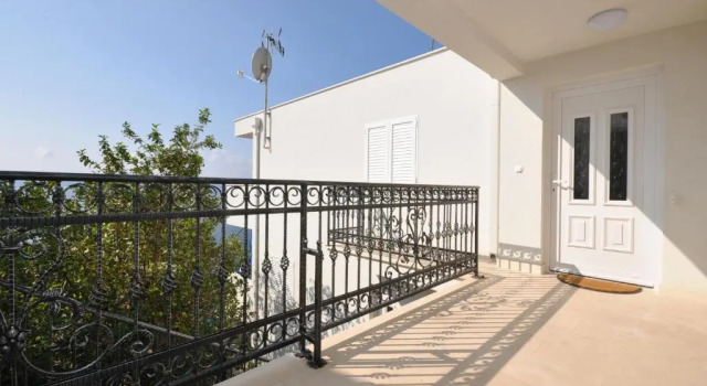 Апартаменты с 2 комнатами с балконом и с видом на море Apartments Rose