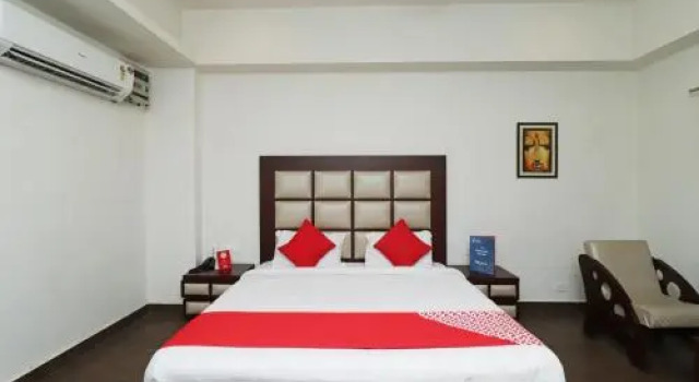 OYO 28414 Hotel Royal Palm, Book Hotel Hoteller i Hisar med pool, Swimmingpool