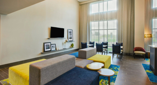 Hampton Inn & Suites By Hilton, Southwest Sioux Falls, Забронировать Отель Сиу-Фолс штат Южная Дакота, рядом с Avera on Louise Health Campus