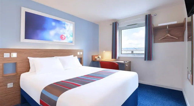 Travelodge Newbury London Road, Varaa Hotelli Hotellit Berkshire pysäköinnillä, Pysäköinti