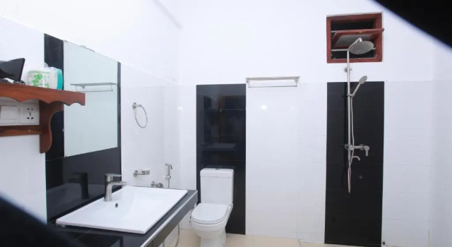 Трёхместный номер Deluxe с балконом и с красивым видом из окна Mirissa Beach Inn