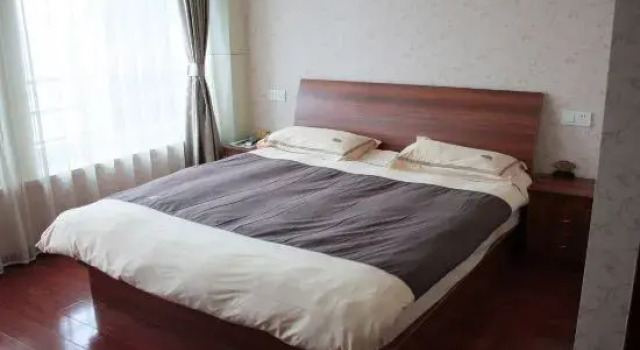 Люкс Deluxe Huazhuang Hotel