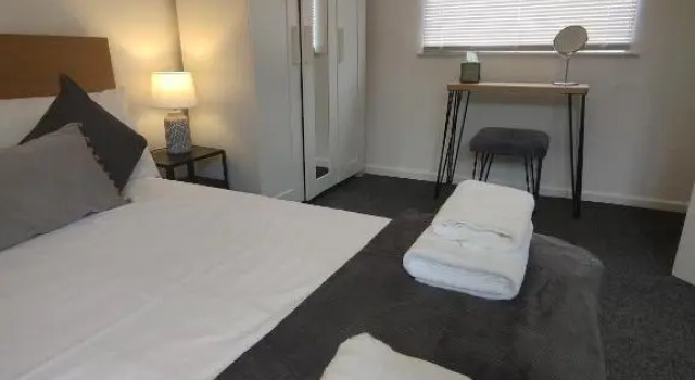 1 Bedroom Apartment with Free Parking, Varaa Huoneisto Asunnot kohteessa Merseyside, Huoneisto