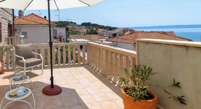 Вилла 4 bedrooms seafront Villa LAURUS with heated pool for up to 8 people