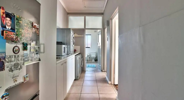 Апартаменты Sunny Apartment in SEA POINT right by PROMENADE