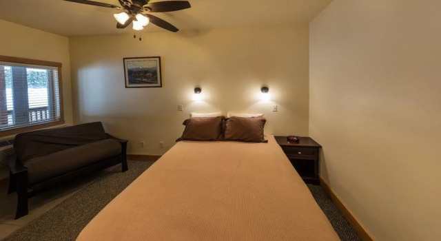 Halfway Hotel, Buchen Sie Hotel Essex Montana