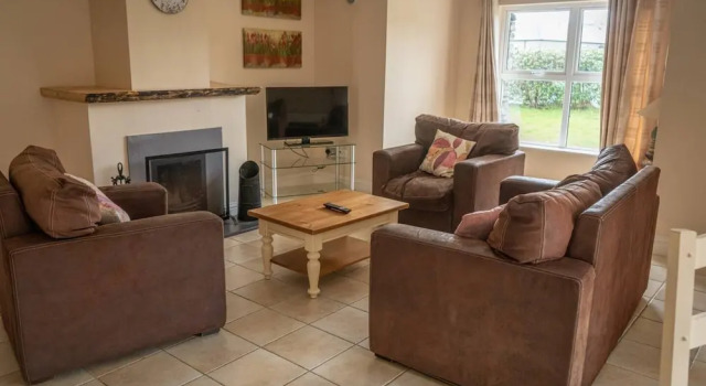 House 3 Dingle Manor Remarkable 3-bed House, Забронировать Отель Отели Dingle Peninsula с парковкой, Парковка