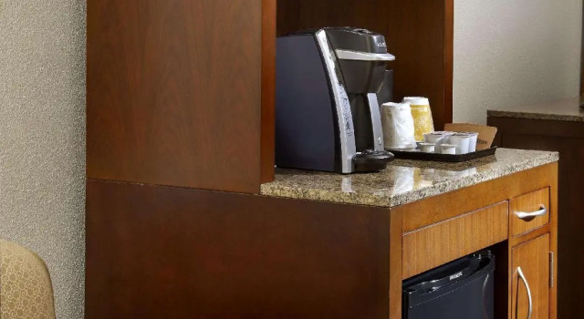Четырёхместный номер Standard Hilton Garden Inn Roanoke