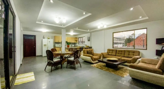 King Bed, Familiar Duplex, Vista al Río, Enormes Habitaciones, Parking, GYM & PISCINA!