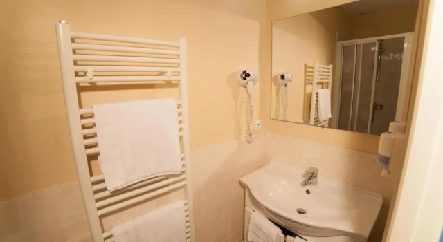 Двухместный номер Comfort BRIT HOTEL CONFORT Lannion vers Perros-Guirec