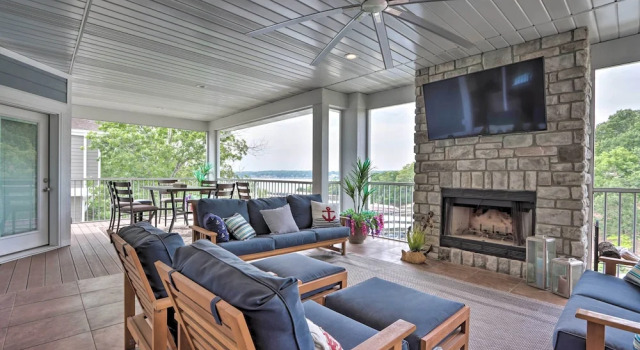 Коттедж с 6 комнатами с балконом Boat Dock, Game Room! Multi-level Osage Beach Home