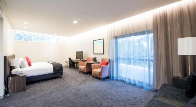 Люкс Deluxe Alexandra Hills Hotel Suites & Conference Center
