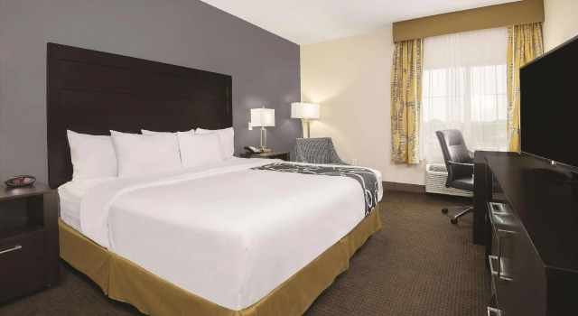 Двухместный номер Deluxe La Quinta Inn & Suites by Wyndham Karnes City - Kenedy