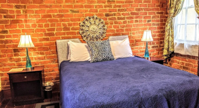 Двухместный номер Deluxe Parisian Courtyard Inn