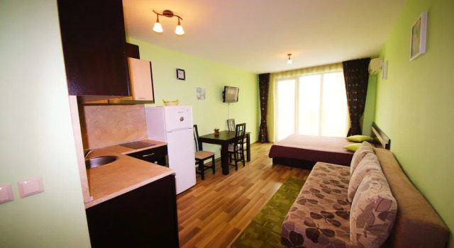 Семейная студия с балконом и с видом на бассейн Amadeus Lux - Menada Apartments