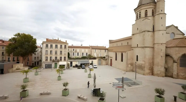 Le calme sur la place de la Madeleine