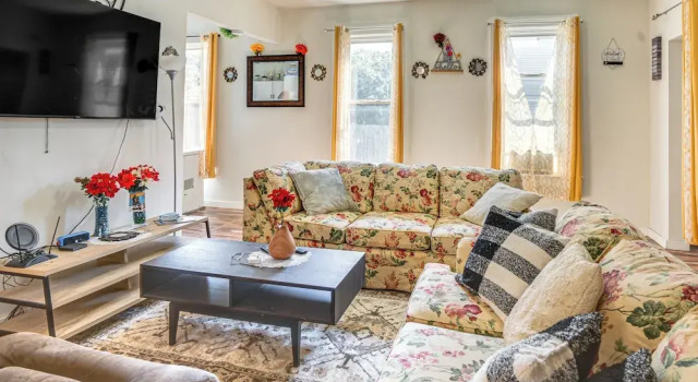 2 Mi to Dtwn Milwaukee: Family Home w/ Yard, Book Feriehus Villaer i Milwaukee, Villa