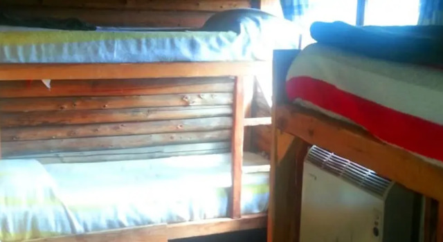 Кровать в общем номере с красивым видом из окна El Pueblito EcoHostel
