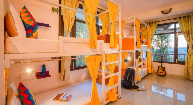 Кровать в общем номере (женский номер) goSTOPS Mukteshwar - Private Rooms and Dorms