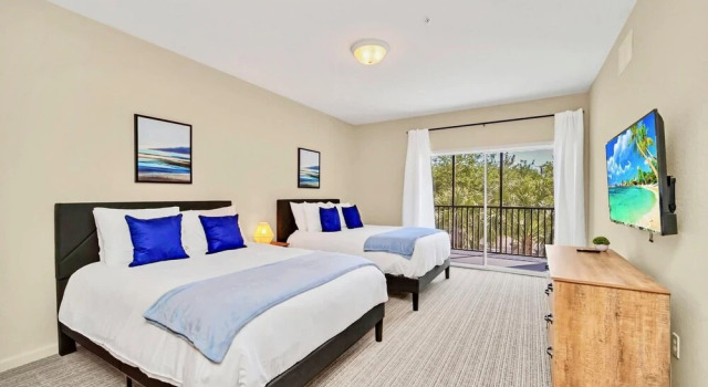 Bright 2BR Condo With Pool Hot Tub Close to Disney