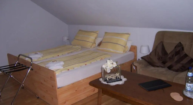 Gästhaus Schneider, Varaa Hotelli Bechtheim 
