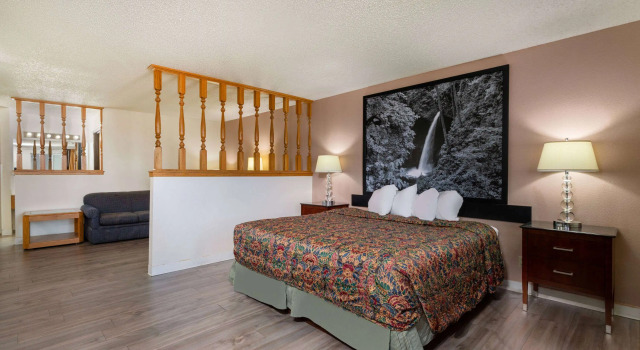 Super 8 by Wyndham Pendleton