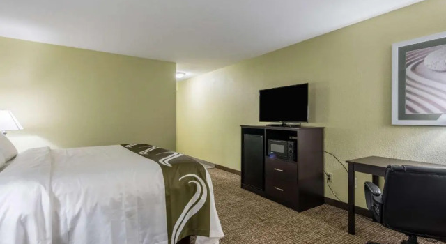 Номер Standard Quality Inn & Suites University Area