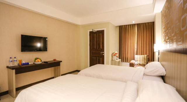 Sylvia Hotel Premier Kupang, Забронировать Отель Отели Купанг с парковкой, Парковка