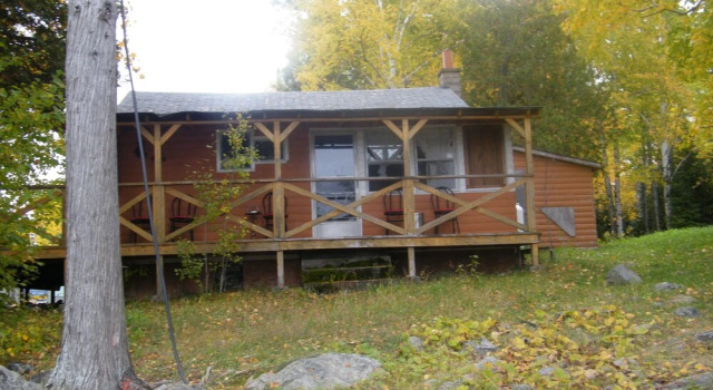 Семейный коттедж с 3 комнатами с видом на озеро Mowat Landing Cottages
