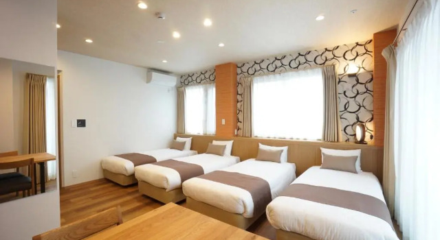 Четырёхместный номер Standard WIRES HOTEL James zaka