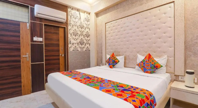 Номер Deluxe FabHotel Triveni