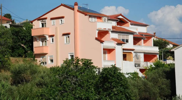 Apartments Toska, Prenota Appartamento Hotel a Isole Quarnerine con parcheggio, Parcheggio