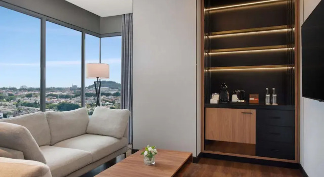 Люкс Deluxe Grand Mercure Batam Centre