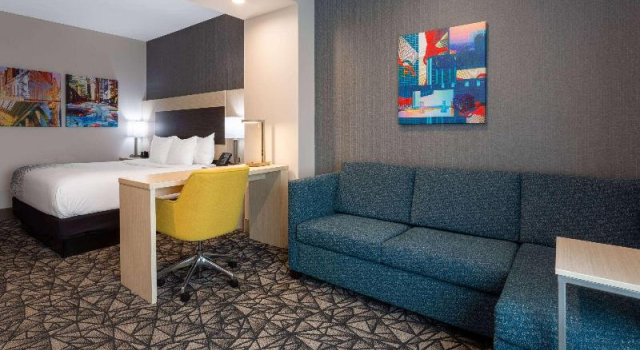 Студия La Quinta Inn & Suites by Wyndham Shorewood