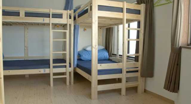 Кровать в общем номере с балконом Umbrella House Osaka - Hostel