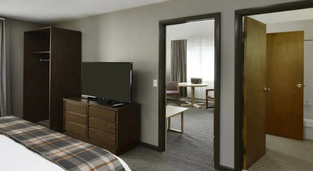 Roaring Brook Ranch and Resort, Buchen Sie Resort Hotels in New York State mit Pool, Schwimmbad