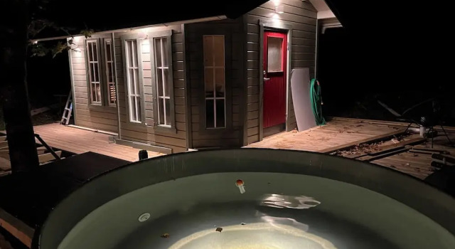 House with Hot Tub and Sauna 300 near the Lake, Book Hotel Linköping 