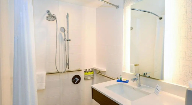 Четырёхместный номер Standard Holiday Inn Express Richmond Airport by IHG