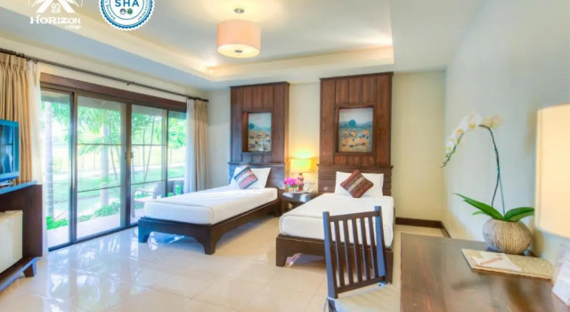 Двухместный номер Deluxe с балконом Horizon Village & Resort
